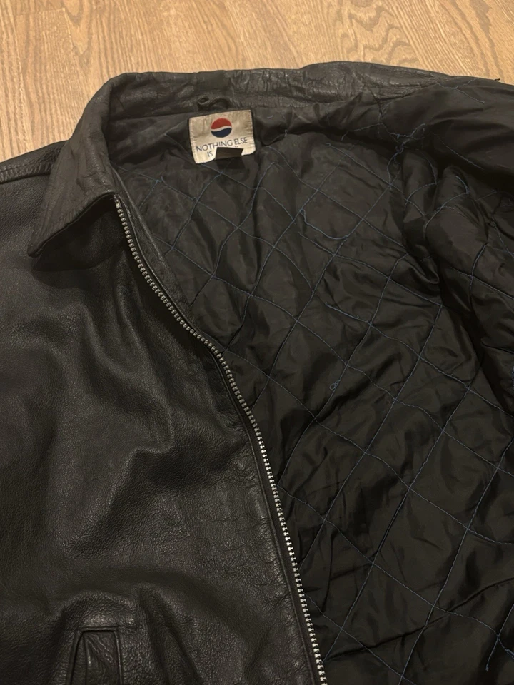 Chaqueta De Colección Y2K Años 90 Nothing Else Is A Pepsi Negra 100% Cuero Para Hombre Talla XL Foto 4 de 4