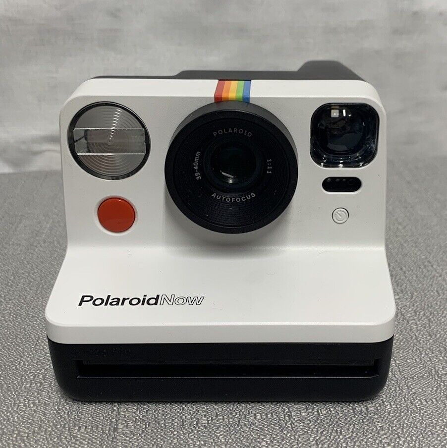 Polaroid Now Black White Autofocus 35-40mm 1:11 Built-in Polaroid Now Black White Autofocus 35-40mm 1:11 Built-in