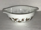 VINTAGE PYREX MIXING BOWL EARLY AMERICAN CINDERELLA BOWL ROOSTER CAT 2.5 QT 443