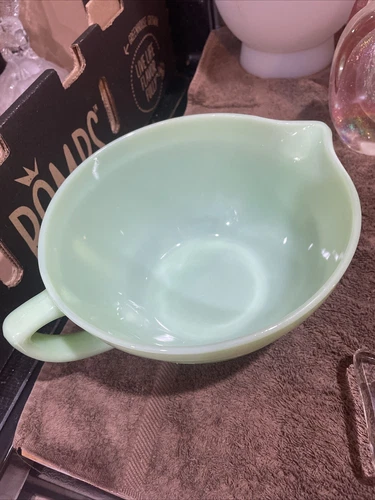 Vintage Anchor Hocking Fire King Green Jadeite Round Handle Batter Bowl W/Spout
