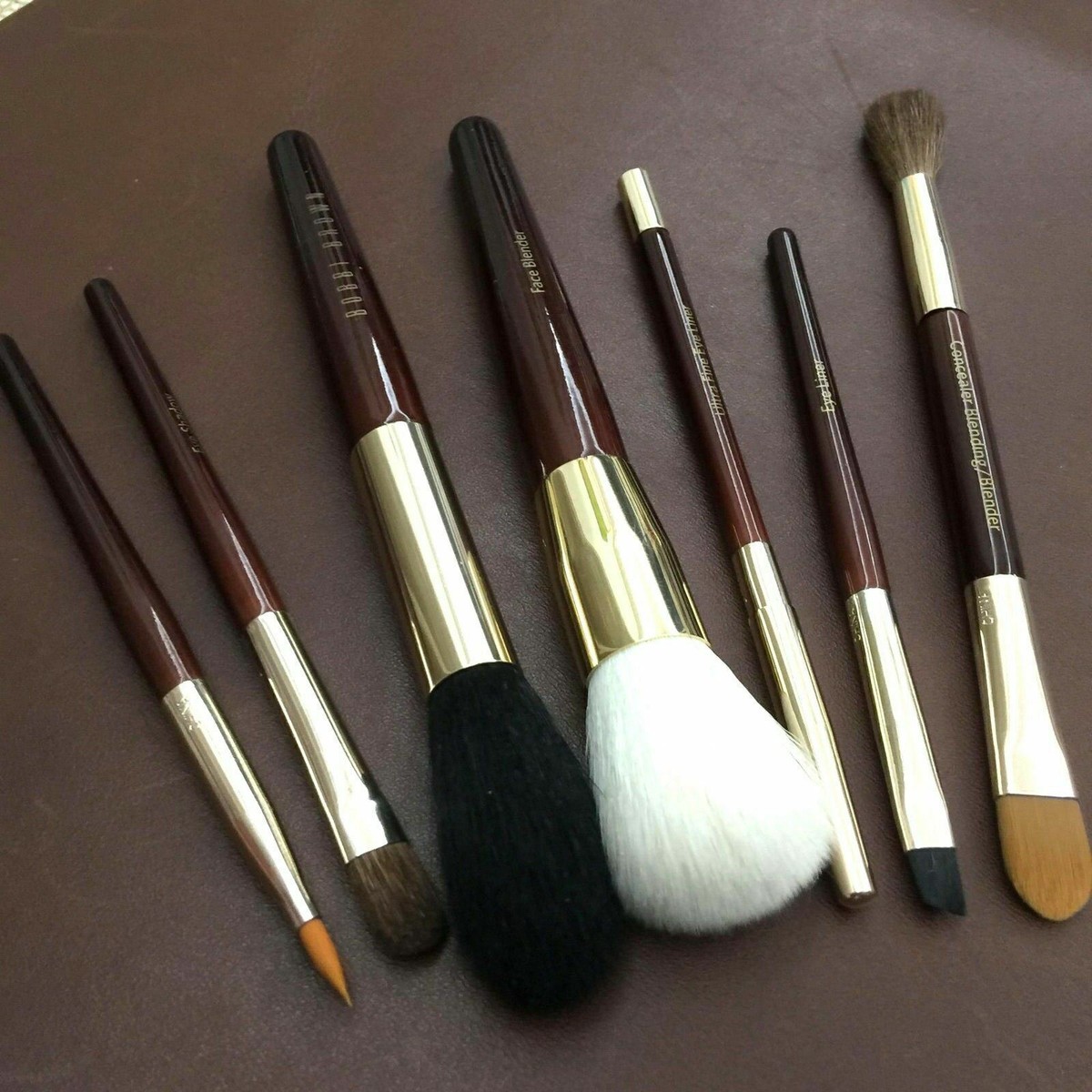 Bobbi brown ミニブラシセット ボビイ ブラウン / デラックス ミニブラシ 6本セットの公式商品情報
