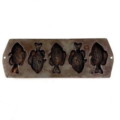 Vtg Lodge 5PP2 Cast Iron Perch Bluegill Fish Cornbread Pan Muffin Mold