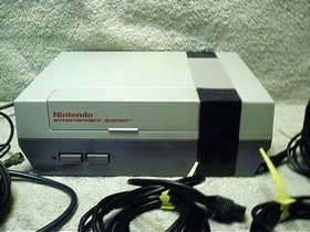 Vintage 1985 Nintendo Entertainment Console System Bundle NES0001