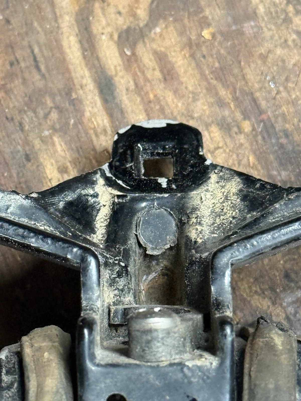 Mercury 74211 74510A2 69555 Rear Cowling Support Bracket 70hp 65hp 650 50hp 3cyl