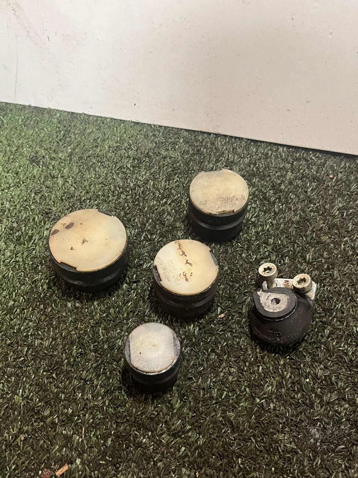 Genuine Stihl 066 Petrol Chainsaw Antivibe Av Mounts Set 064 Ms660