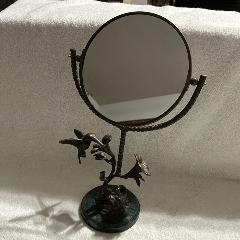 Espejo tocador de mesa SPI Home de latón y mármol colibrí y flores de dos caras Foto 4 de 4