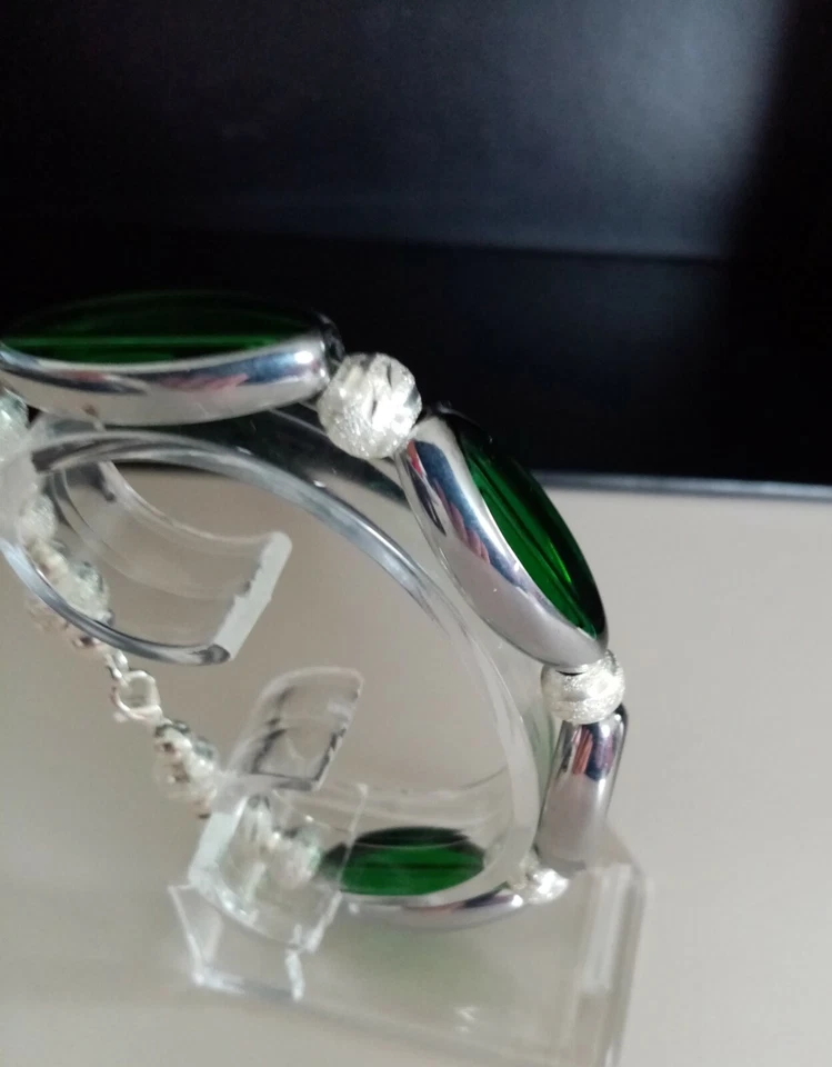 Perlen Armband versilberte Struktur Perlen und Ellipse Perlen in grün 21 cm - Bild 2 von 3