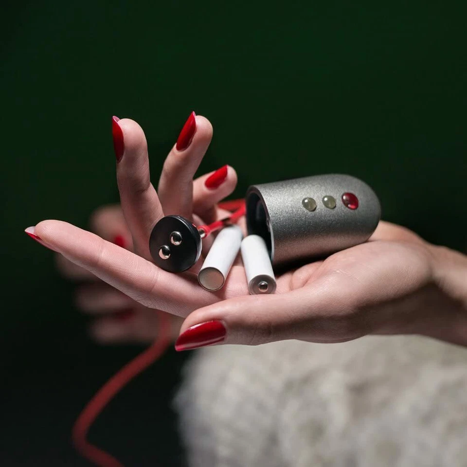 Fun Factory Hybrid Kit Charging Battery & Cable Cavo e Batterie Ricaricabili Foto 2 de 2