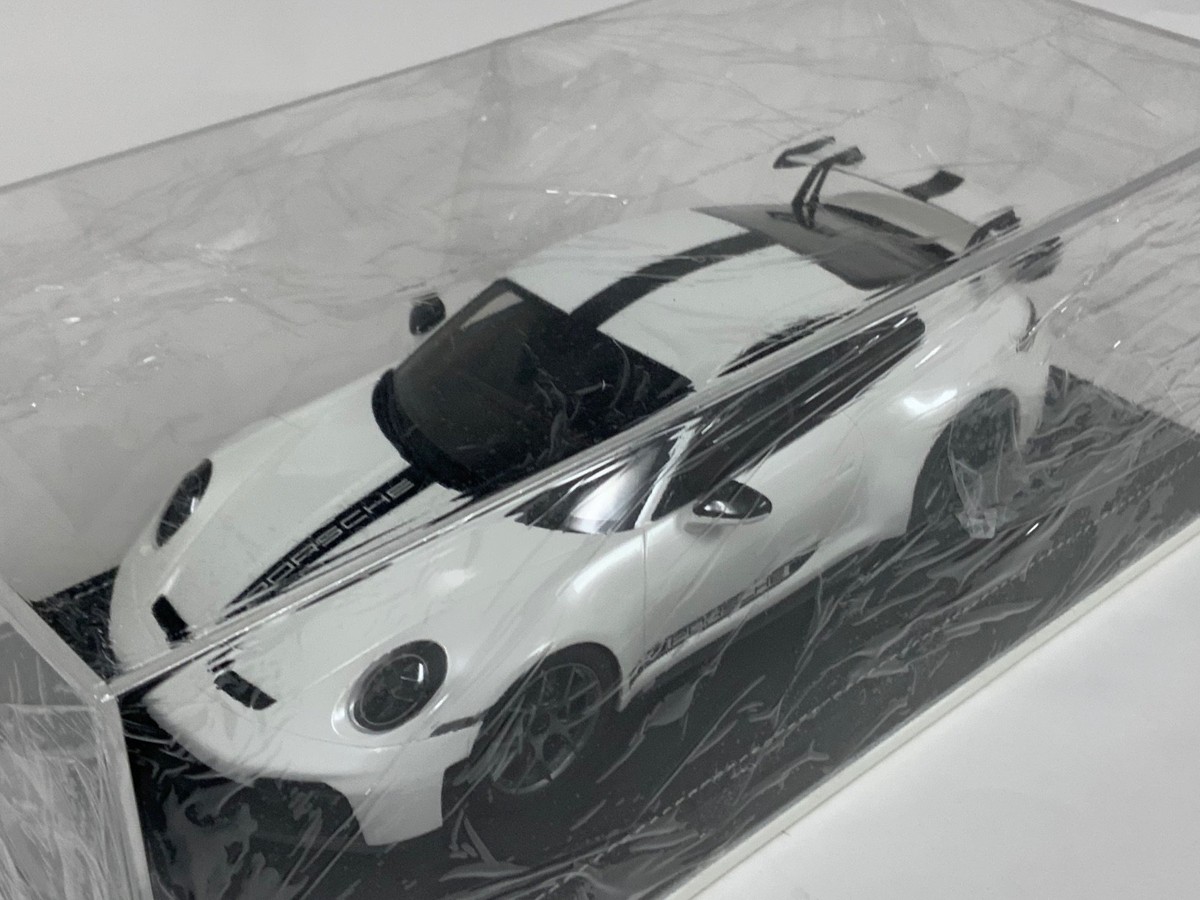 1/18 Ivy Porsche 911 GT3 992.1 White with Black Stripe on Leather