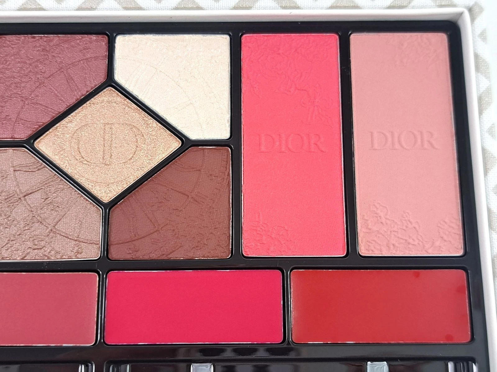 Dior Eclan Couture Multi-Use Palette 2024 Christmas Coffret Limited jp - Picture 4 of 9