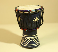 Afrikanische Djembe-Trommel aus Holz - handgeschnitzte Tribal Art Deko-Tromme...