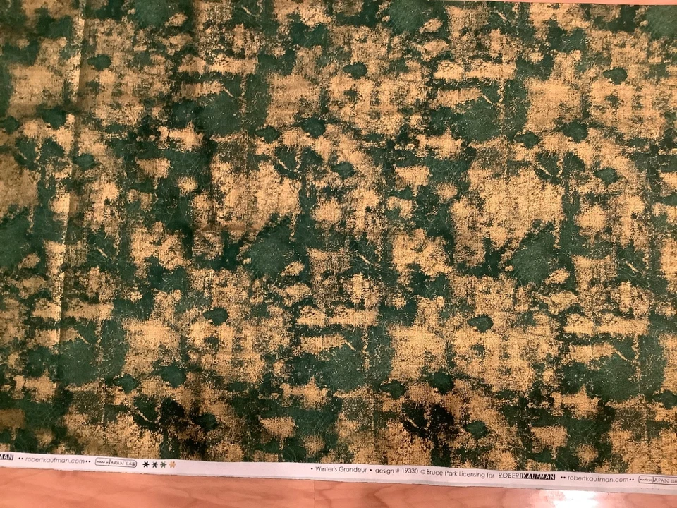 Tela de acolchado Robert Kaufman "Grandeza de invierno" verde/dorado, 1 y 1/2 yardas Foto 2 de 3