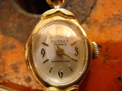 VINTAGE DORSET 17 JEWELS SHOCKRESISTANT LADIES WRISTWATCH WITH 10KT GF WATCHBAND