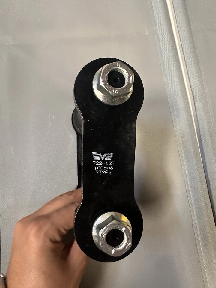 Grillete de resorte de hoja Dorman 722-127 para Toyota Tundra 07-21 faltan las arandelas Foto 4 de 4