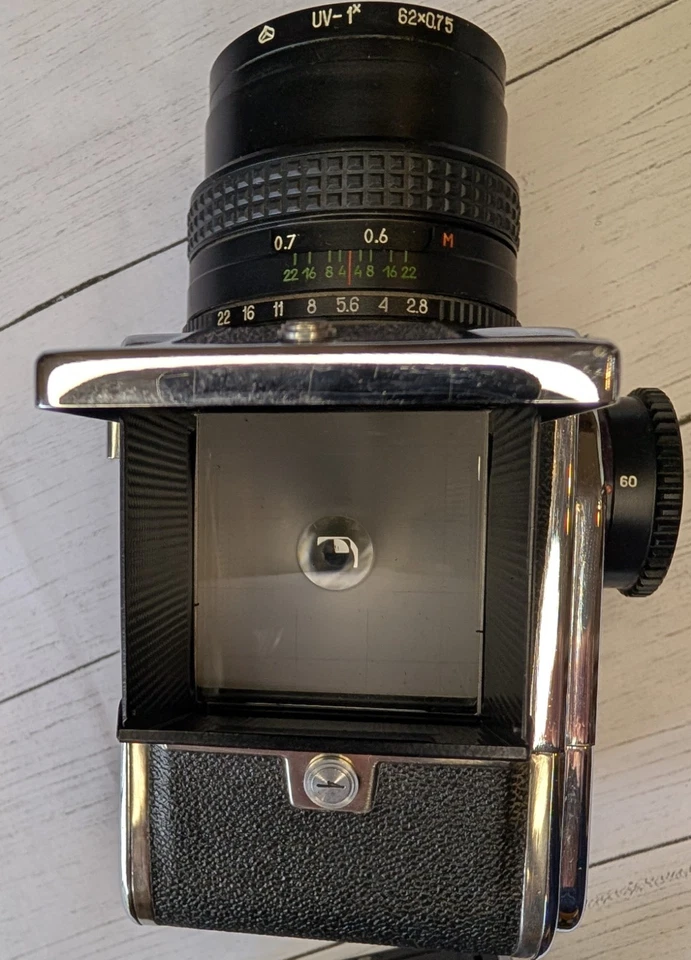 Cámara vintage Kiev-88 formato medio 6x6 con cartucho extra y lente Arsat 80 mm Foto 4 de 4