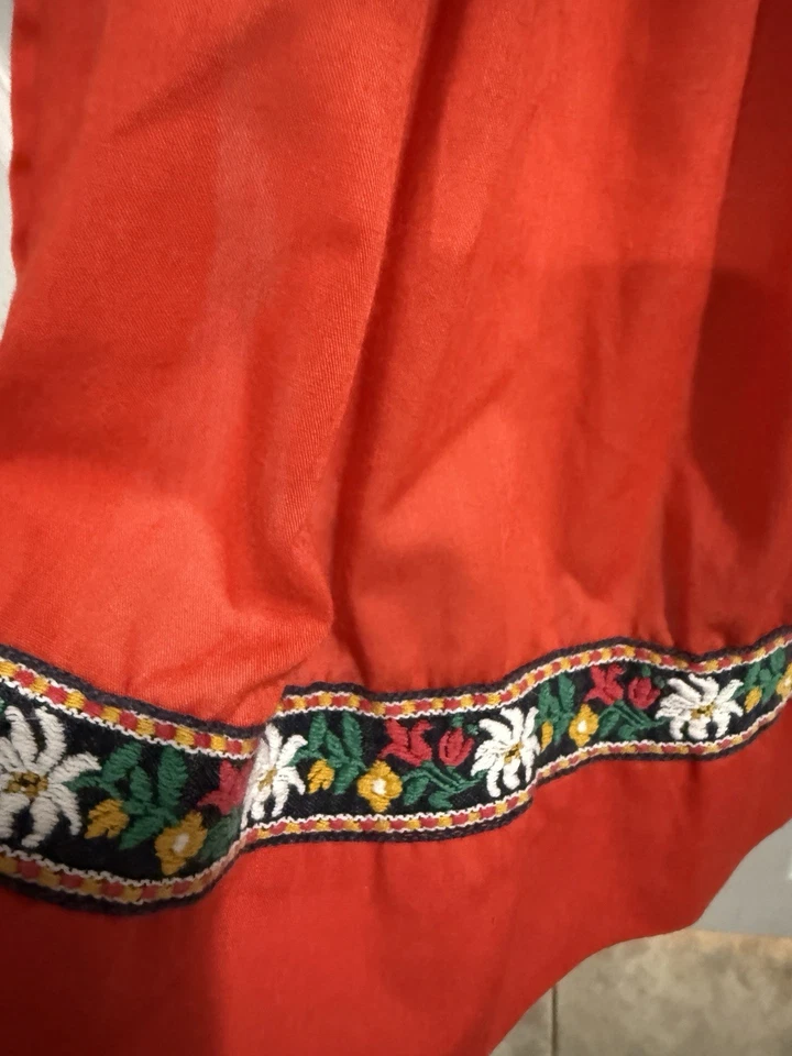 Vestido Oktoberfest Edelweiss para niñas con delantal corazón botones hecho a mano? Faltan etiquetas Foto 3 de 4