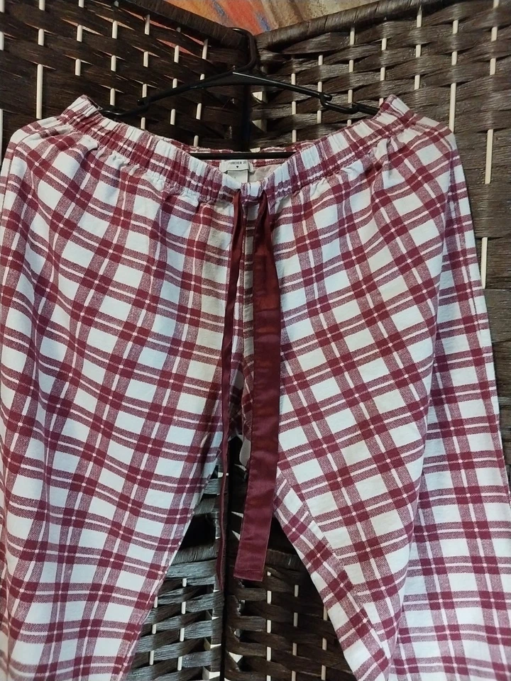 Pijama para mujer FOREVER 21 talla pequeña granate y blanco a cuadros cinta larga Foto 4 de 4