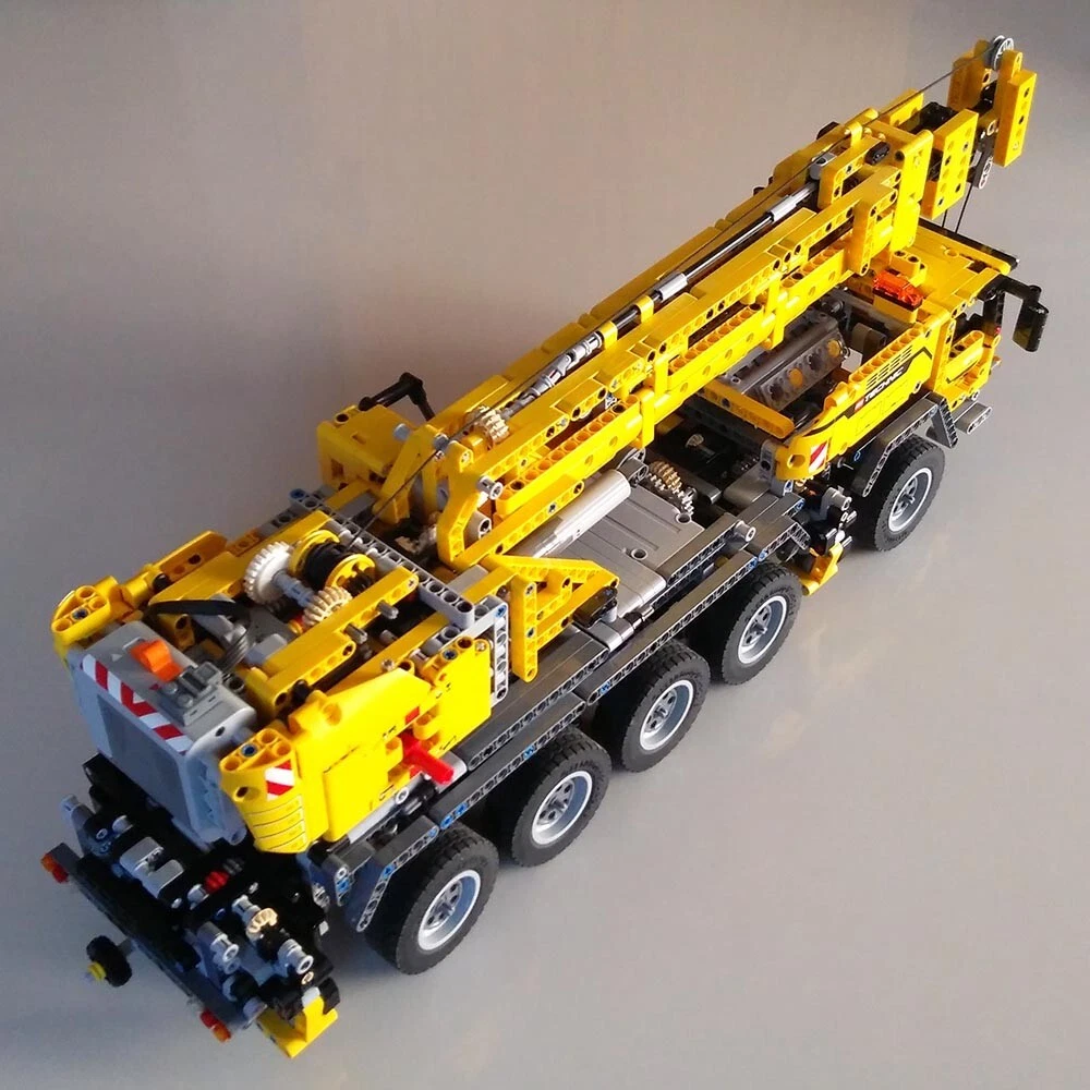 LEGO Technic 42009 Mobile Crane Mk II with instructions RARE