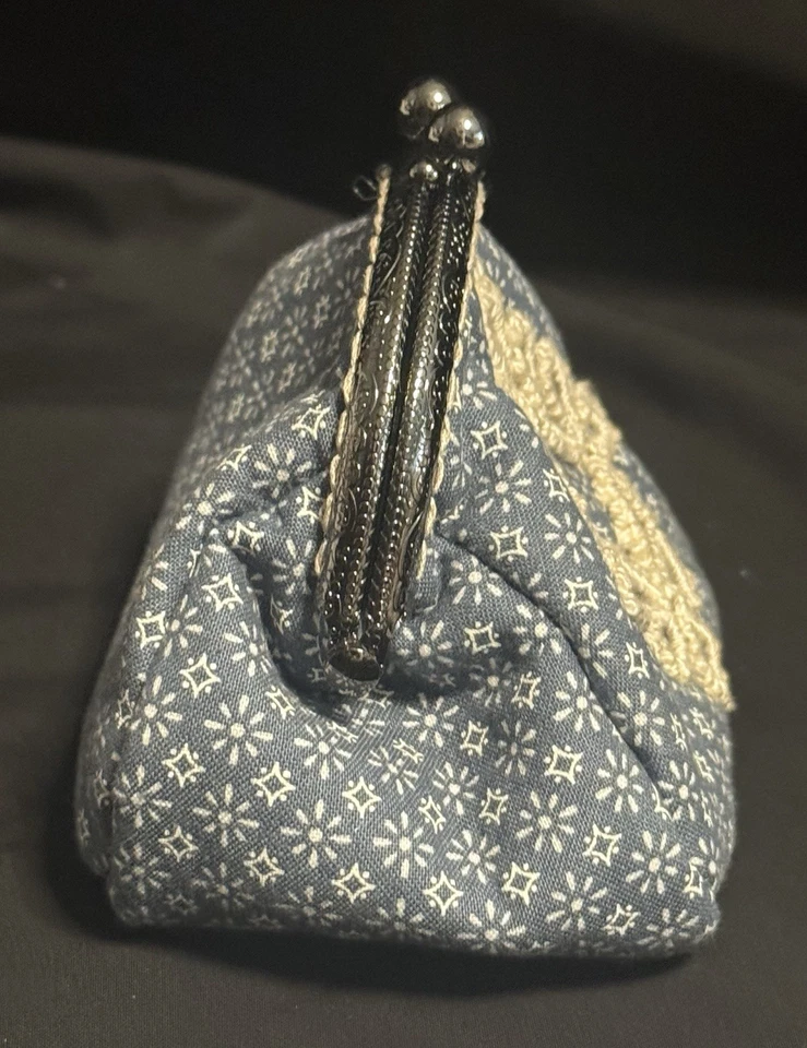VTG Cloth Coin Change Purse Pouch Double Kiss Metal Clasp Tatting Embroidery - Image 2 of 4