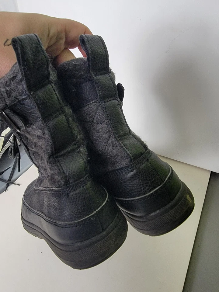 Botas sintéticas Ozark Trail Shoes preto cinza tamanho 6 femininas com cadarço inverno - Imagem 2 de 4