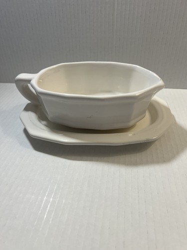 White Stoneware Gravy Boat with Matching Under Plate Set - Picture 4 of 17
