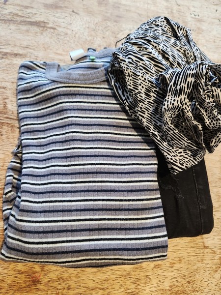Women Size 4 [XXS] JEAN/SHORTS/ T'SHIRTS /PLAYSUIT New COMBINE POST WELCOME #1#