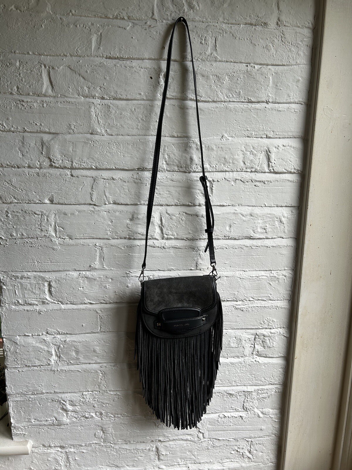 Bolso Michael Kors, bolso de montura con flecos para mujer nuevo con etiquetas en gris oscuro/negro, raro