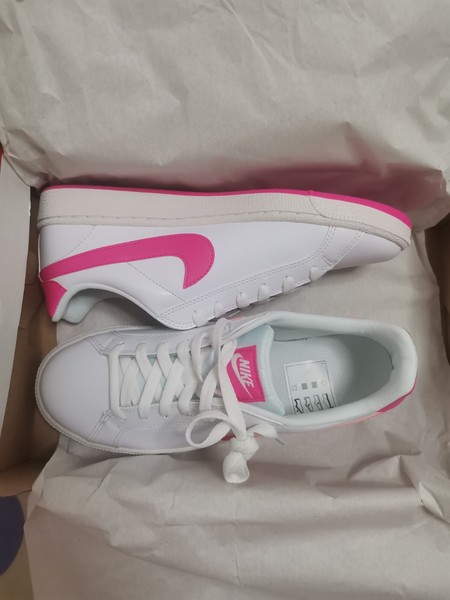Nike Court Majestic Talla 39 Originales y nuevas como se aprecian en las fotos.