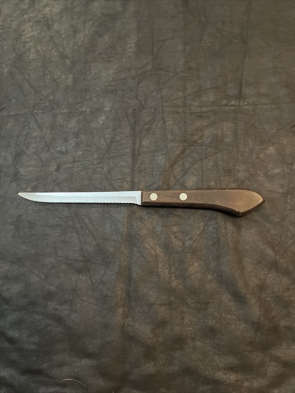 Oneida Deluxe 133 Stainless Steel 7” Blade Serrated Knife Wood Handle