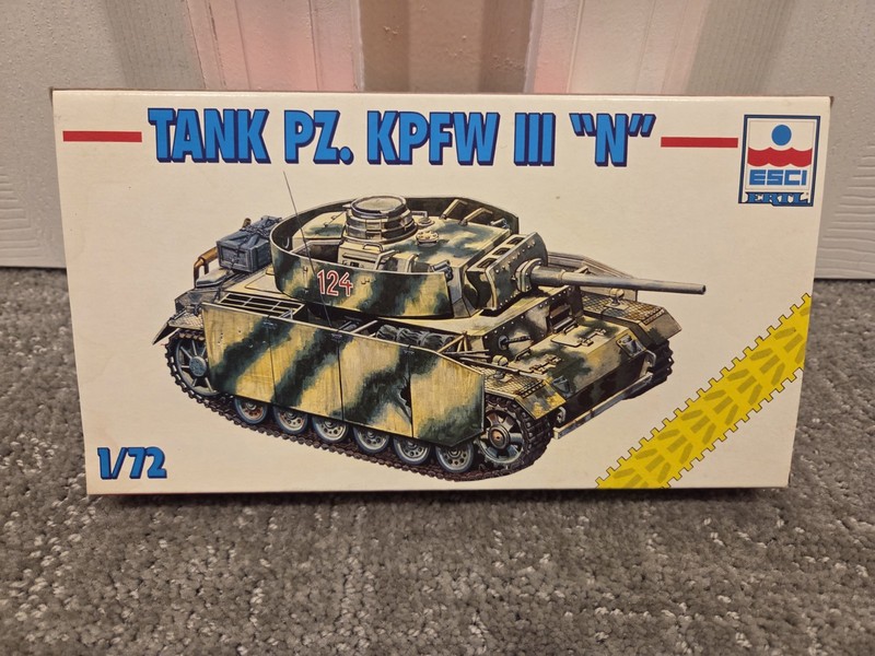 Esci Ertl Panzer Pz. Kpfw III "N" Tank 1:72 Scale Model Kit #8325