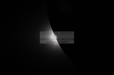 SUN EMERGING FROM LUNAR LIMB DURING ARTEMIS II ECLIPSE 4X6 POSTCARD PHOTO