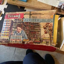 Tri-ang Arkitex building set No. B, by Spot-On. 1959-1965 box in poor cond
