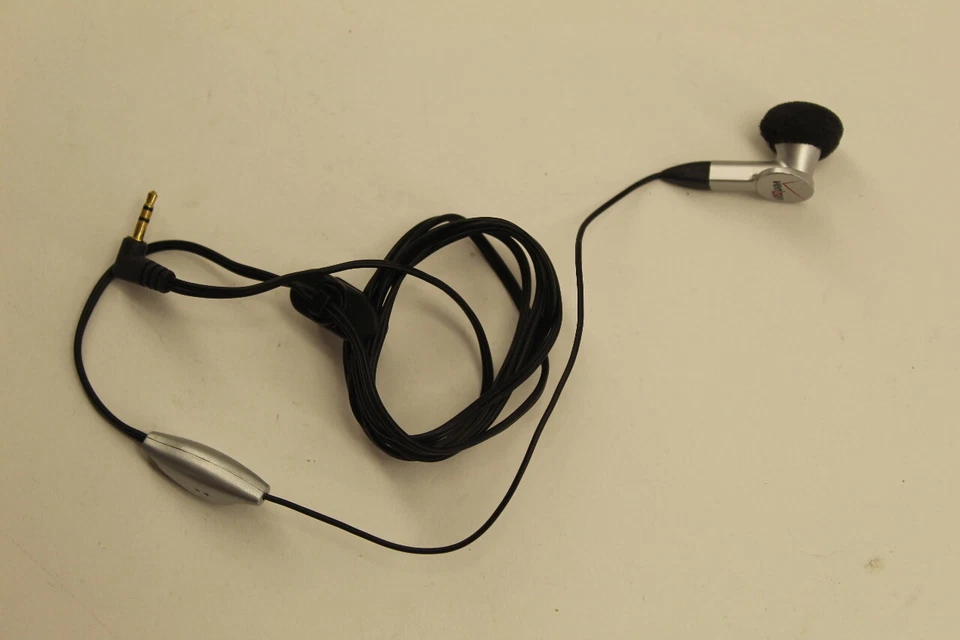 Auriculares grises con micrófono y auricular Verizon Foto 2 de 4