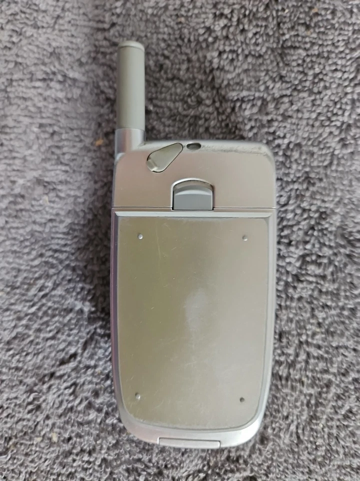 Teléfono celular plegable Audiovox CDM-8910 azul con pantalla de 128x160 píxeles (Verizon) Foto 3 de 4