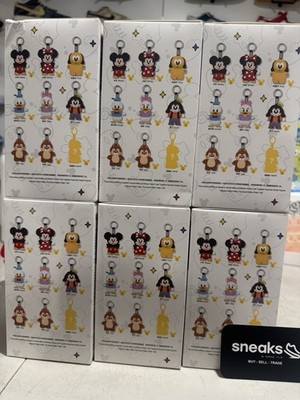 ぬいぐるみ Pop mart Mickey Family USA Authentic POP MART Mickey Family Cute Together Keychain