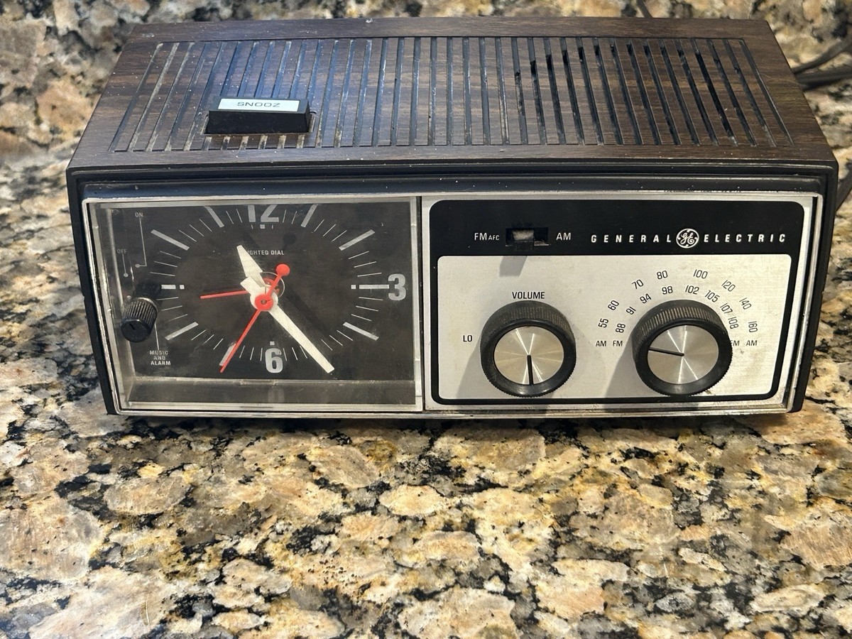 Vintage General Electric Clock Radio Wood Grain Tube Model C 4506