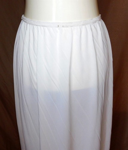Vintage 1960s Ivory Nylon Half Slip French Lace Hem - Picture 2 of 5