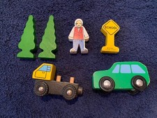 Thomas  Friends Wood Railway - Grocer, Trees, School Sign, Yellow Truck, Car