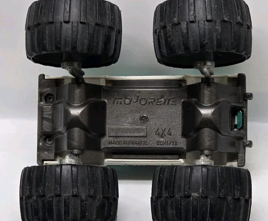 Vintage MAJORETTE Chevrolet Silverado 4X4 Monster Truck ECH 1:32 France Diecast - Image 4 of 4