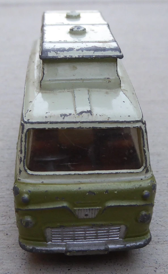 CORGI TOYS FORD THAMES 420 AIRBORNE CARAVAN 3.5" DIE CAST MADE IN GT BRITIAN - Image 2 of 4