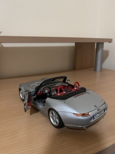 BMW Z8 Maisto 1:18 Scale Diecast Model Car - USED. - Picture 2 of 2