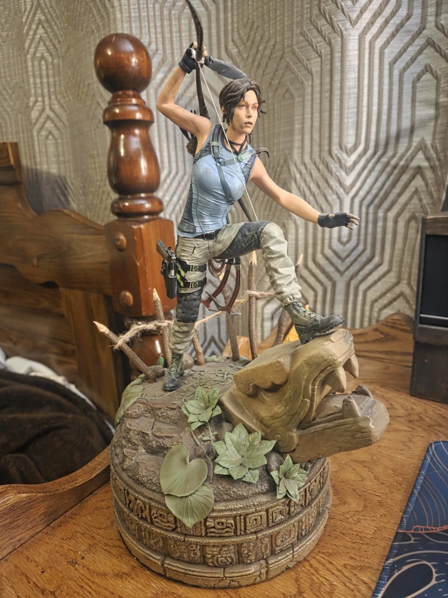 Figurine Articulée Play Arts Square Enix LARA CROFT TOMB RAIDER 26cm PVC