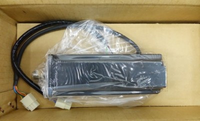 NEW YASKAWA AC SERVO MOTOR SGM-04A312B SGM04A312B