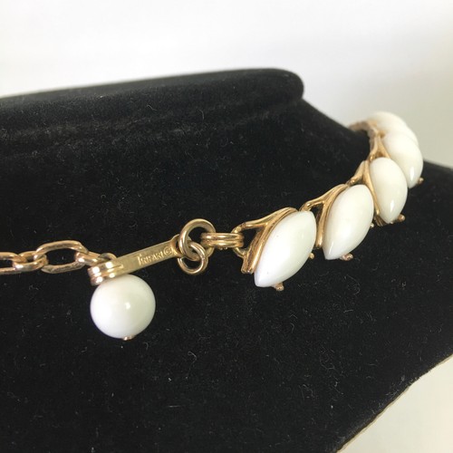 Trifari Necklace Gold Tone White Marquise Stone Vintage 16" - Picture 5 of 6