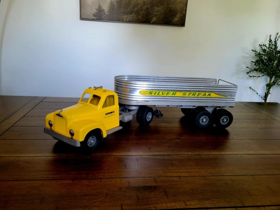 Camión transportador de granos Smith Miller B Mack Silver Streak Fruehauf de colección Foto 2 de 4