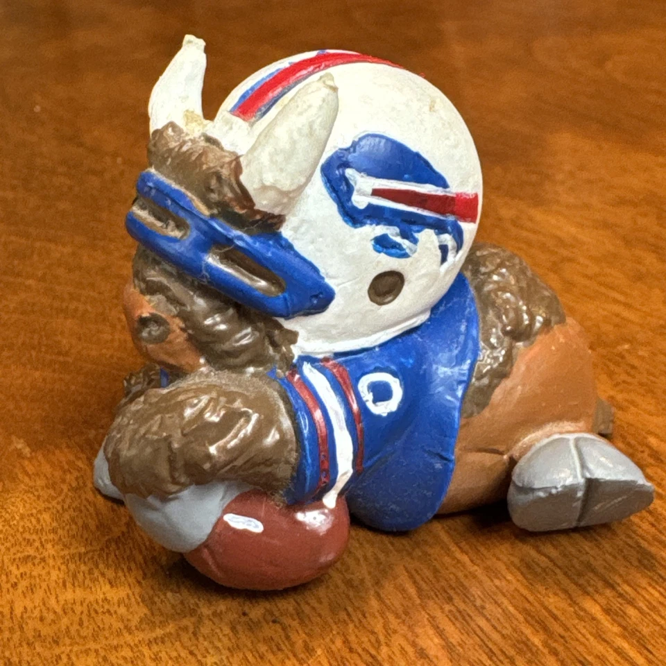 Figura De Colección NFL BUFFALO BILLS Mascot Huddles 1983 Fuera de Producción Difícil de Encontrar 2" Usada en Excelente Condición Foto 2 de 4