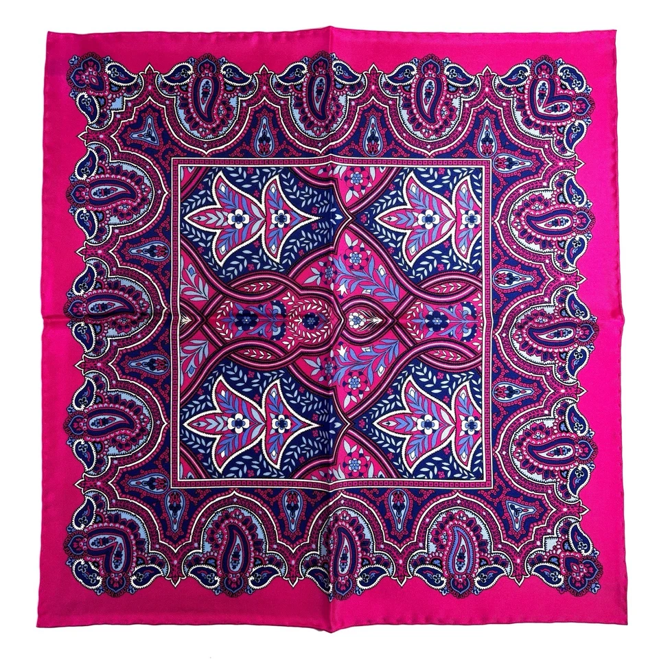 Cuadrado de bolsillo de seda cachemira floral fucsia y azul marino (enrollado a mano en Inglaterra) Foto 4 de 4