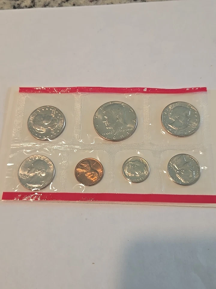 Juego P&D 1981 sin circular como nuevo con 13 monedas de Estados Unidos y sobre OGP Foto 4 de 4