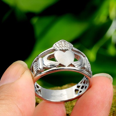 Anillo De Claddagh De Acero Inoxidable Con Corazón Irlandés