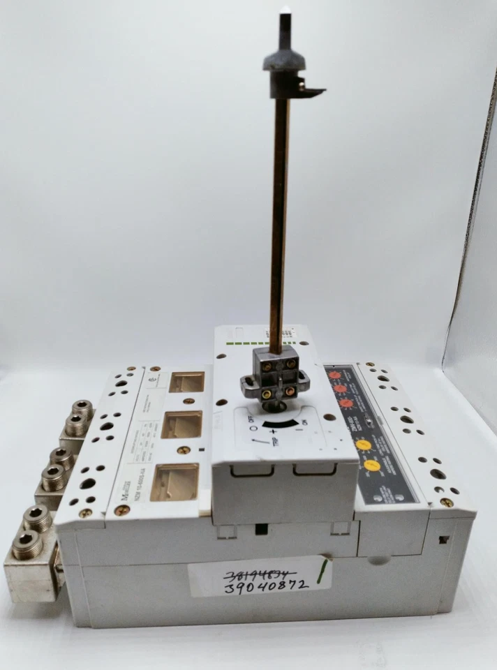 Disyuntor de 3 polos Moeller NZM 10-600S-NA, 600VAC 600 amperios  Foto 3 de 4